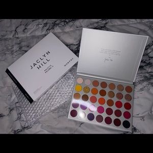 Eyeshadow palette